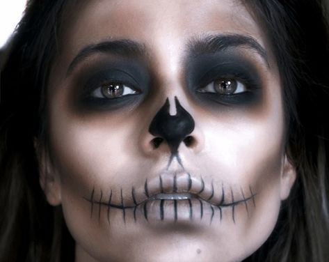 Diy Skeleton Makeup, Pretty Skeleton Makeup, Easy Skeleton Makeup, Skeleton Face Makeup, Skeleton Makeup Tutorial, Halloween Skeleton Makeup, Skeleton Face Paint, Diy Skeleton, Skull Makeup Tutorial