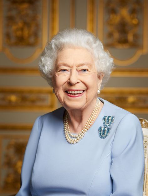 Queen Elizabeth II Pictures - Photos of Queen Elizabeth's Life Princesa Margaret, Rainha Elizabeth Ii, Reine Elizabeth Ii, Reine Elizabeth, Elisabeth Ii, Prince Phillip, Isabel Ii, Princess Margaret, Her Majesty The Queen