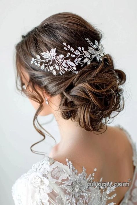 Diy Bridal Hair, Winter Wedding Hair, Wedding Hair Up, Classic Updo, Bohemian Braids, Timeless Wedding Dress, Hairdo Wedding, Trends For 2024, Organic Hair