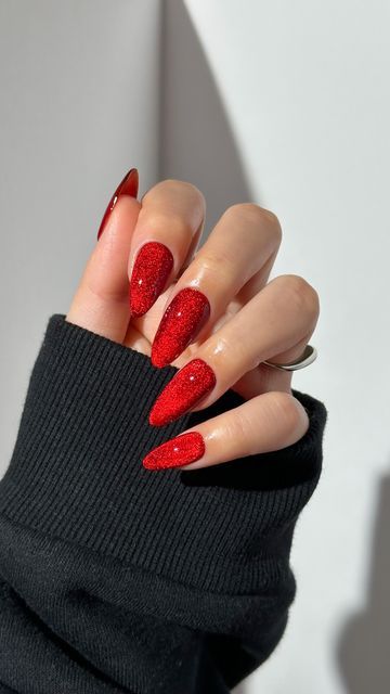 Candy Apple Velvet Nails, Candy Apple Nails, Candy Apple Red Nails, Red Velvet Nails, Cherry Red Nails, Sns Powder, Velvet Nails, Blanket For Bed, Christmas Throw Blanket