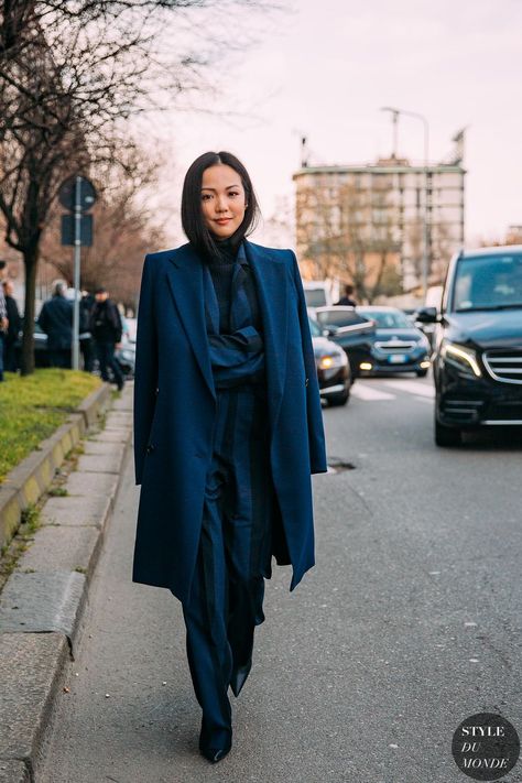 Milan Fall 2020 Street Style: Yoyo Cao Yoyo Cao, Academia Aesthetic Outfit, Fits Inspiration, 2020 Street Style, Reportage Photography, 30s Fashion, Street Look, Fashion Week Street Style