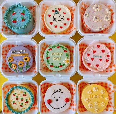 Cupcake Decorating Tips, 21st Cake, Korean Cake, Dessert Gifts, Mini Tortillas, Cake Decorating Frosting, Simple Birthday Cake, Starbucks Recipes, Cute Birthday Cakes