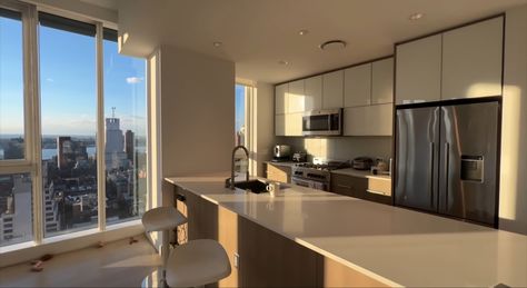 Nyc Aesthetic Apartment, New York Apartment Aesthetic, New York Apartment Interior, Nyc Apartment Aesthetic, Apartamento New York, Modern Kitchen Apartment, Nyc Penthouse, City View Apartment, White Apartment