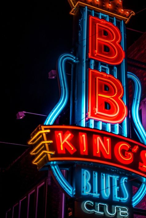 B.B. Kings Blues Club Memphis is a great place to visit if you're looking for some good music and southern hospitality. The club has a casual atmosphere, and the staff is welcoming and friendly. You can catch some of the best blues musicians performing here, and there's always something going on. Whether you're in town for a weekend or just passing through, B.B. Kings Blues Club Memphis is worth checking out. 📸: Heidi Kaden #travel #traveldestination #aesthetic #Traveltips Southern Usa, Blues Musicians, Memphis Tennessee, Appalachian Mountains, Southern Hospitality, Place To Visit, Vision Boards, Usa Travel, The Club