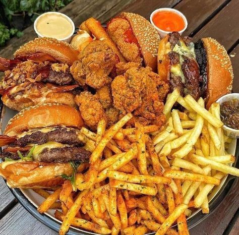 Bistro Food, Food Content, Food Babe, Delicacy Food, Food Therapy, Yummy Comfort Food, Delicious Burgers, Food Recepie, Food Goals