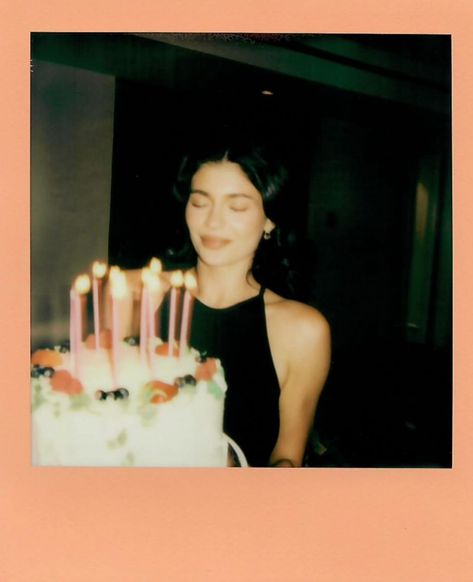 Kylie (@kyliejenner) • Instagram photos and videos Kylie Jenner Bday, Kylie Jenner Birthday Cake, Kylie Jenner Birthday, Kim And Kylie, Kylie Birthday, Kylie Jenner Instagram, Kyle Jenner, Kylie Jenner Lipstick, Kylie J