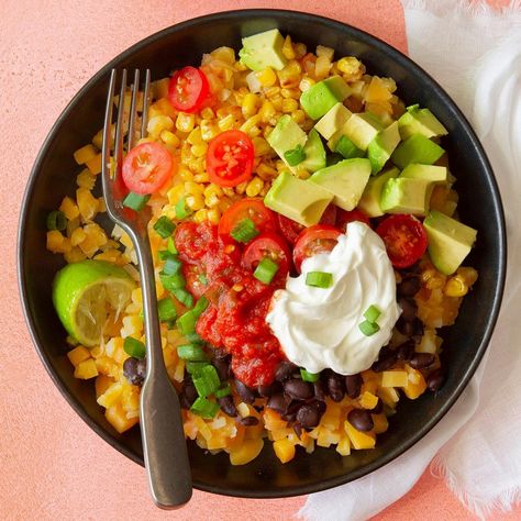 This butternut squash burrito bowl is an easy-to-prep dinner that combines fresh ingredients with wholesome convenience foods. It comes together in just minutes and can be customized with everyone's favorite toppings. —Patricia Kukuc, Clearwater, Florida Healthy Burritos, Sweet Potato Skillet Recipes, Fast 800, Burrito Bowls Recipe, Sweet Potato Skillet, Veggie Meals, Burrito Bowls, Quinoa Healthy, Chicken Sweet Potato