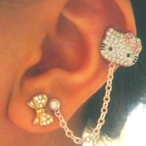 Hello Kitty Piercing, Ear Peircings, Cute Nose Piercings, Cool Ear Piercings, Hello Kitty Jewelry, Cute Ear Piercings, Cute Piercings, Piercings Unique, Fairy Necklace