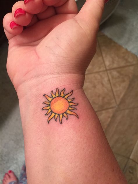 Sun tattoo on wrist with color. You are my sunshine Tiny Sun Tattoo, Simple Sun Tattoo, Sun Tattoo Ideas, Tattoos Behind Ear, Sunshine Tattoo, Tatuagem Masculina Pequena, Sun Tattoo Designs, Lady Bug Tattoo, Cool Wrist Tattoos