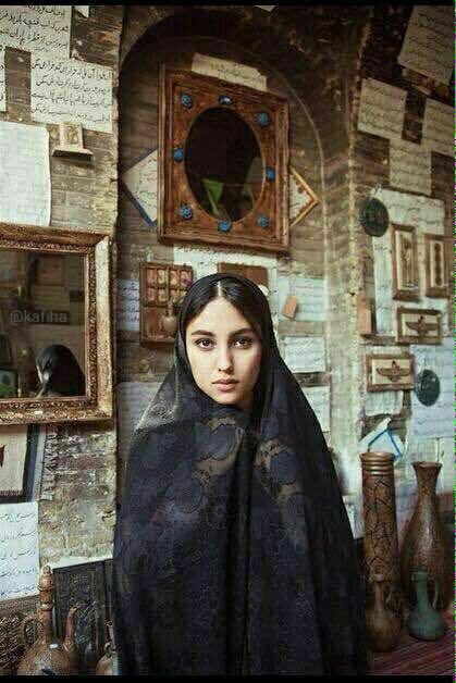 Iranian woman - #Iran المرأة الإيرانية - #إيران Persian Women, Shiraz Iran, Iranian Beauty, Iran Travel, Arabian Beauty, Persian Culture, Iranian Women, Iranian Art, We Are The World