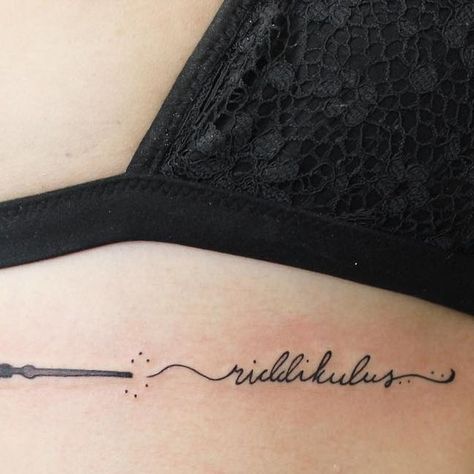 182 likes, 3 comments - MaryILLUSIONS⚡️ TATTOO ARTIST (@uhhhhtaco) on Instagram: "Riddikulus! With luna lovegoods wand. 💫💫💫Harry potter flash ftw! #ribtattoo #sidetattoo..." Ridikkulus Tattoo Harry Potter, Hermione Wand Tattoo, Riddikulus Tattoo, Dramione Tattoo, Luna Lovegood Tattoo, Harry Potter Flash, Vanishing Cabinet, Hermiones Wand, Wand Harry Potter