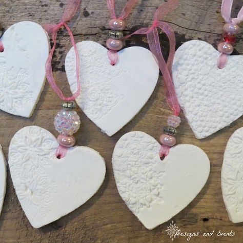 Cornstarch Ornaments, Diy Polymer Clay Crafts, Valentine Ornaments, Winter Tree Decorations, Salt Dough Christmas Ornaments, Ornaments Diy Kids, Diy Outdoor Weddings, Comfy Home, Valentines Baking