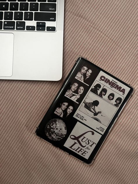 Decorating Kindle Case, Kindle Aesthetic Case Clear, Kindle Paperwhite Decoration, Kindle Popsocket Aesthetic, Kindle Basic 2022 Aesthetic, Kindle Case Decoration, Aesthetic Kindle Case, Kindle Stickers Ideas, Kindle Astethic