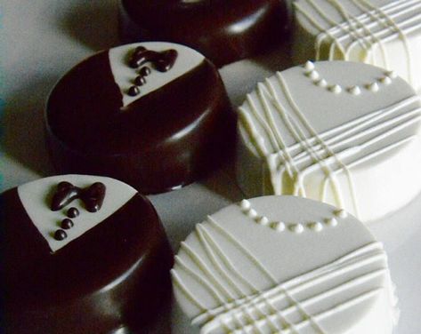 Chocolate Wedding Favors, Wedding Chocolate, Chocolate Covered Treats, Wedding Treats, Oreo Pops, Chocolate Oreos, Shower Cupcakes, Cupcake Cake, Chocolate Covered Oreos