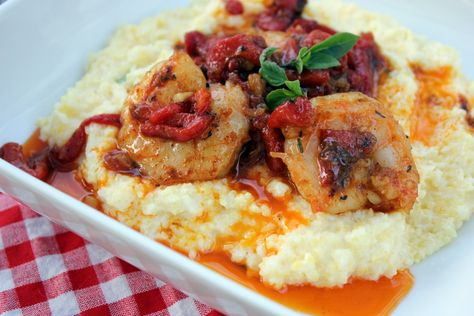 Shrimp and Goat Cheese Grits Shrimp Goat Cheese, Cooking Grits, Cheese Grits Recipe, Cheese Shrimp, Creole Shrimp, Honey Shrimp, Honey Cafe, Creole Spice, How To Cook Grits