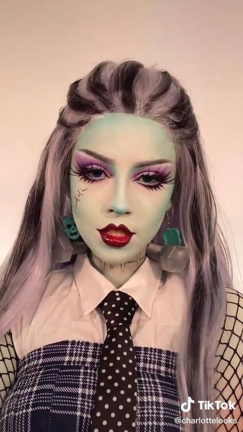 Frankie Monster High Makeup, Monster High Makeup, Zombie Cheerleader, Monster High Halloween, Monster High Cosplay, Creepy Halloween Makeup, Pretty Halloween, Halloween Makeup Inspiration, Cool Makeup Looks