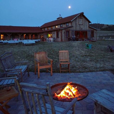 Big Country Homes Ranch, Ranch Core Aesthetic, Modern Ranch Aesthetic, American Ranch Country Living, Ranch Life Country Living Dream Homes, Montana Ranch House Aesthetic, Montana Horse Ranch, Country Ranch Aesthetic, Montana Ranch Aesthetic