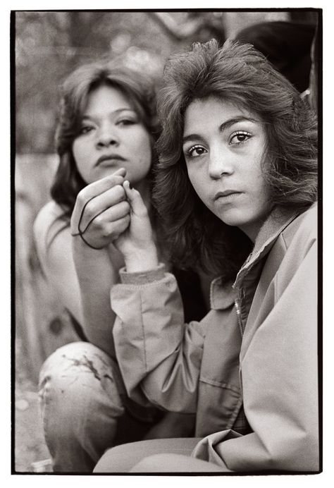 Vintage Photos Give A Glimpse Into Hispanic New Mexican Life In The '80s Pachuca Style, Chicano Culture, Chola Girl, 00s Mode, Chola Style, Estilo Cholo, Campaign Photography, Chicana Style, Brown Pride