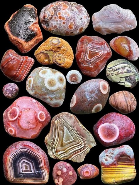 Pretty Rocks Stones, Colorful Rocks, Rock Layers, Pretty Rocks Aesthetic, Rocks Aesthetic, River Rocks, Rocks And Minerals Aesthetic, Unique Agate Gemstones With Natural Stones, Collecting Rocks Aesthetic