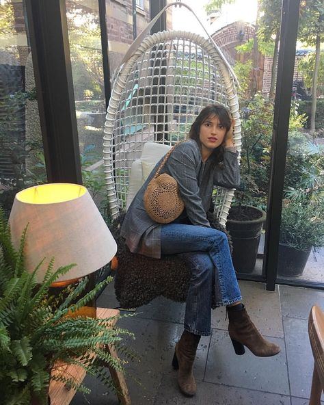 Jeanne Damas Style, How To Wear Ankle Boots, Boots Outfit Ankle, Juergen Teller, Brown Suede Ankle Boots, French Girl Chic, Parisian Chic Style, Giovanna Battaglia, Quoi Porter