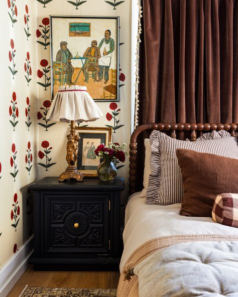 This Interior Designer’s LA Bungalow Perfectly Embodies Her Maximalist Spirit New Orleans Aesthetic Bedroom, Cranberry Bedroom Ideas, 1920s Bungalow Interior Design, Clean Maximalist Bedroom, Narrow Bedroom Ideas Layout, Modern Maximalist Bedroom, Bed Scapes, Bedroom Molding, Italian Bedroom Aesthetic