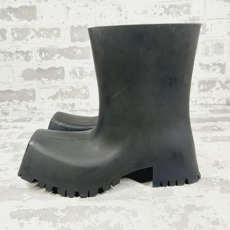 New Brand Balenciaga Type Boot Department Men Character Boots Us Shoe Size 8 Color Black Model Balenciaga Trooper Outsole Material Rubber Style Rain Boot Upper Material Rubber Black Balenciaga Shoes, Red Balenciaga, Men Character, Black Balenciaga, Balenciaga Sneakers, Balenciaga Mens, Grey Boots, Balenciaga Shoes, Rain Boot