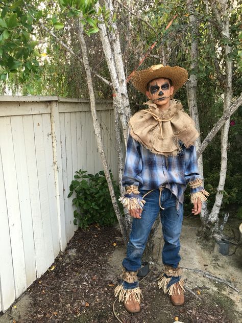 Pumpkin Scarecrow Costume, Scarecrow Costumes Women, Scarecrow Man Costume, Scarecrow Outfit Ideas, Halloween Costume Ideas Scarecrow, Easy Ideas For Halloween Costumes, Spooky Scarecrow Costume, Scarecrow Couple Costume Diy, Scary Scarecrow Diy Costume