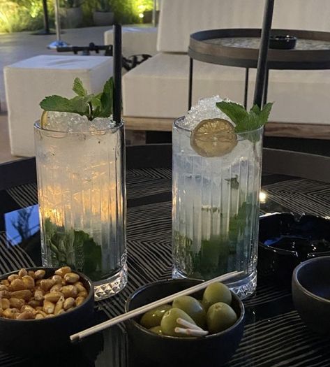 Summer Lounge Aesthetic, Mojito Cocktail Aesthetic, Lounge Bar Aesthetic, Green Cocktail Aesthetic, Cocktail Lounge Aesthetic, Mojitos Aesthetic, Green Luxury Aesthetic, Aesthetic Bar Club, Cocktail Night Aesthetic