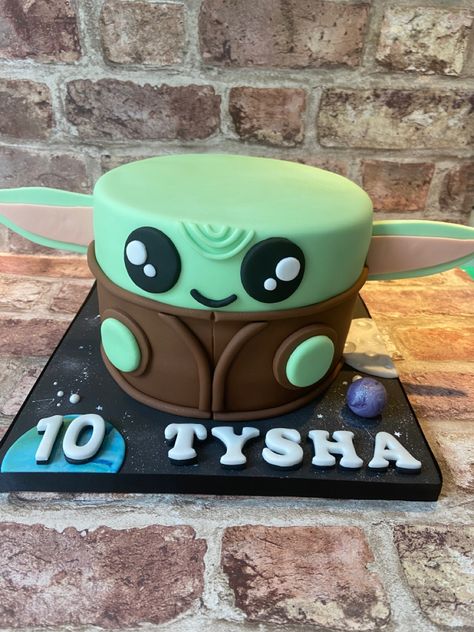 Yoda Birthday Cake, Yoda Cake Ideas, Baby Yoda Cake Ideas, Baby Yoda Birthday Cake, Mandalorian Cake, Grogu Cake, Baby Yoda Cake, Yoda Cake, Star Wars Birthday Cake