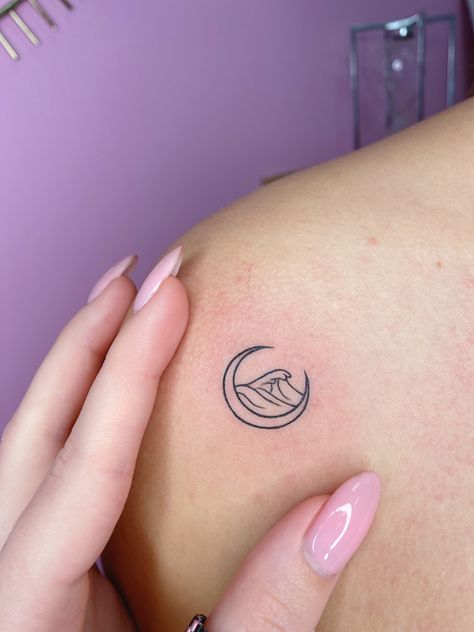 Beach Moon Tattoo, Moon Over Water Tattoo, Sea And Moon Tattoo, Moon And Water Tattoos, Moon And Sea Tattoo, Moon Water Tattoo, Pr Tattoo, Tattoo Sea, Moon Over Water