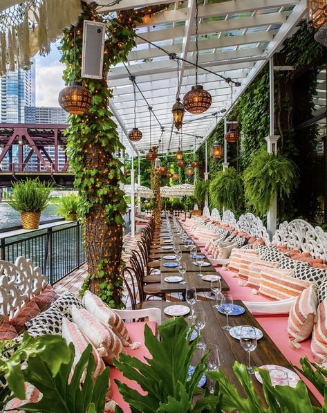 The best Chicago Riverwalk and waterfront restaurants for outdoor dining — Time Out Chicago Bohemian Restaurant, Chicago Restaurants Best, Chicago Bucket List, Chicago Vacation, Chicago Things To Do, Lincoln Park Chicago, Chicago Bars, Chicago Loop, Chicago Riverwalk