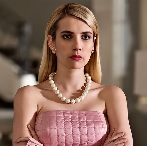 Emma Roberts Style, Chanel Oberlin, Chanel #1, Queen Aesthetic, Queen Fashion, Scream Queens, Female Actresses, Girl Inspiration, Emma Roberts