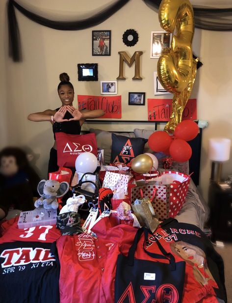 Delta Sigma Theta Bedroom Ideas, Delta Sigma Theta Room Ideas, Delta Sigma Theta Room Decor, Delta Sigma Theta Crossing Gifts, Dst Outfits, Delta Sigma Theta Photoshoot, Delta Sigma Theta Outfits, Delta Symbol, College Announcements