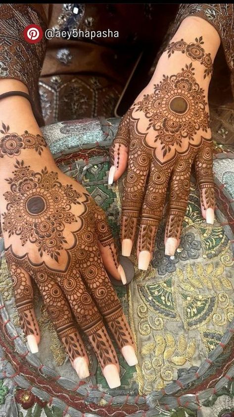 Mendi Design 2024, New Mehndi Designs 2024, Mehndi Designs For Eid, Traditional Mehndi Designs, Traditional Mehndi, Henna Tattoo Designs Hand, Latest Henna Designs, Mehndi Designs For Kids, Bridal Henna Designs