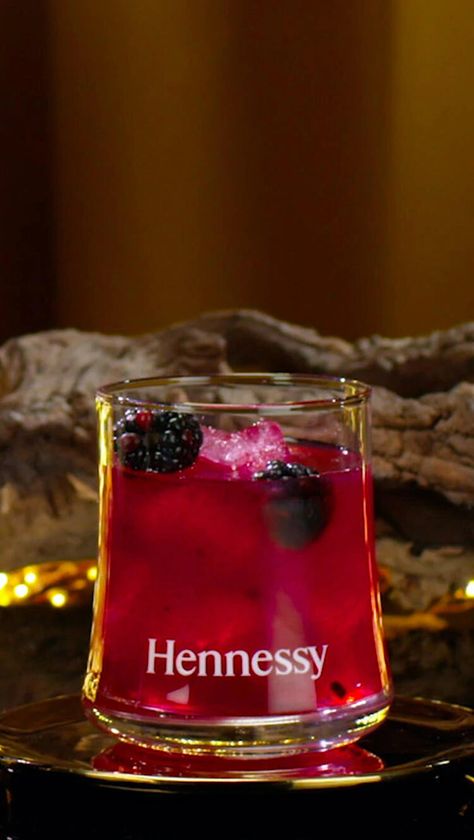 Cocktails With Hennessy, Hennessy Drinks Recipes, Pitcher Drink Recipes, Hennessy Cocktails, Cognac Cocktails, Hennessy Drinks, Cognac Drinks, Cognac Cocktail, Bramble Cocktail