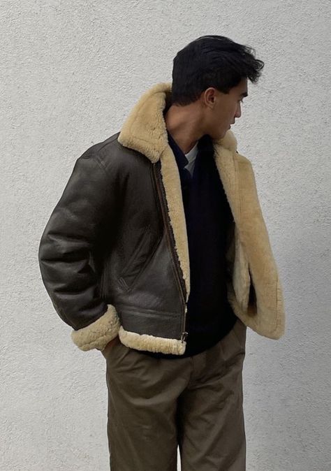 Bad Boy Outfit, Outfit Ideas Soft, Leather Pilot Jacket, Shearling Jacket Outfit, Vintage Outfits Men, Bad Boy Style, Concept Clothing, Street Style Outfits Men, Men Stylish Dress