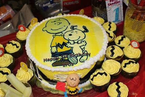 Birthday cake with about and Charlie Brown Peanuts Birthday Cake, Charlie Brown Birthday, Brown Cake, Peanuts Birthday, Snoopy Birthday, Charlie Brown Peanuts, Mom Birthday, 18th Birthday, Charlie Brown