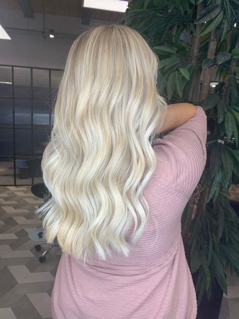 Blonde balayage 2020 Hair Inspo Color Blonde Balayage, Blonde Hair Goals, Ice Blonde Hair, Bright Blonde Hair, Wedding Hair Colors, Warm Scarves, White Blonde Hair, Dyed Blonde Hair, Light Blonde Hair