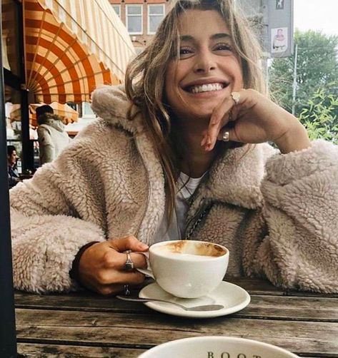 Cafe Pictures, Coffee Shop Photography, Sister Wives, Coffee Instagram, Coffee Shop Aesthetic, Jordyn Woods, Coffee Pictures, Coffee Photos, Coffee Girl