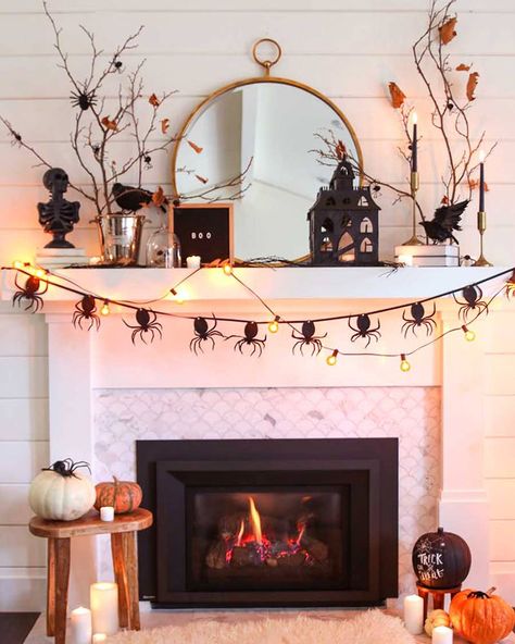 Six of our Favorite Halloween Décor Ideas - Cottage Journal Halloween Mantel Decor, Diy Halloween Dekoration, Modern Halloween Decor, Neutral Halloween, Halloween Decorations Apartment, Halloween Fireplace, Dekorasi Halloween, Mantel Decorating, Easy Diy Halloween Decorations