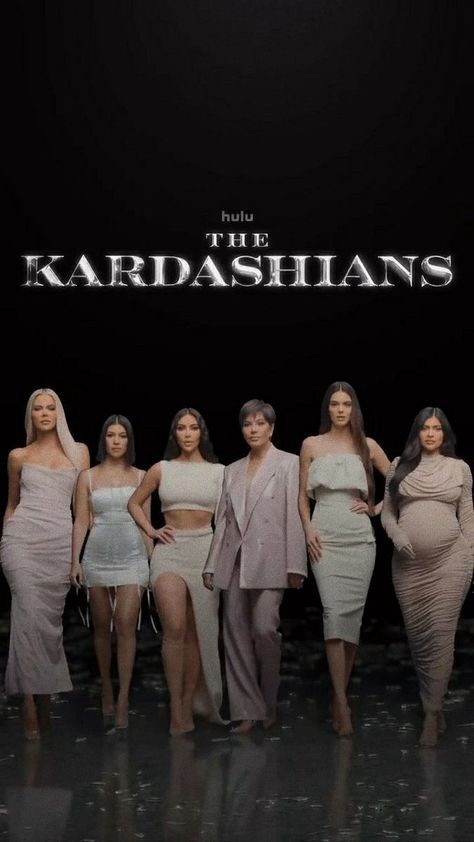 The Karjenners, The Kardashians Aesthetic, Kardashian Family Photo, Kardashian Aesthetic, Celebrity Relationships, Kily Jenner, Kylie Jenner Photoshoot, Kardashian Show, Khloe Kardashian Style