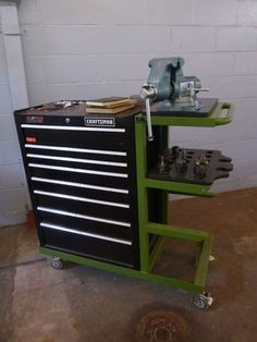 Rolling Tool Cart With Shelves Toolbox Organization, Custom Tool Boxes, Metalworking Projects, Garage Organizing, Tech Storage, Desert Racing, Rolling Tool Box, Welding Tables, Metal Ideas