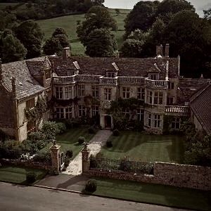 not my pic • edited by me Dark Academia House Exterior, Dark Academia Mansion, Dark Academia House, Academia House, Dark Mansion, Castle Exterior, Mansion Exterior, Dark Castle, In His Arms