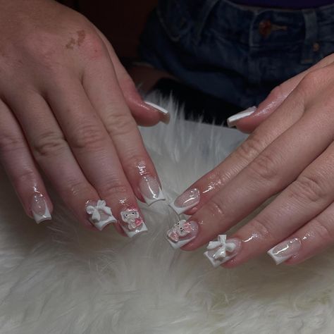 😽🤍🎀 - - - set specifics: • short coffin square • bow & hello kitty charm • french tip • pearls - gel polish: DND gel polish (shade: snow flake) acrylic powder: young nails (shade: cover blush) - #nails #acrylicnails #frenchtipnails #gelpolish #beginnernailtech #bookwithme #manicure #clovis #559 #fresno #shortnails #gel #explorepage #clovisnailtech #summernails #shortnallideas #hellokittynails #birthdaynails Short Acrylic Nails Square Hello Kitty, French Tip Acrylic Nails With Charms, Hello Kitty Bow Nails, Hello Kitty Nails Charms, Square Nails Hello Kitty, Short Hello Kitty Nails With Charms, Hello Kitty French Tip Nails, Hello Kitty Nails Short, Hello Kitty Charm