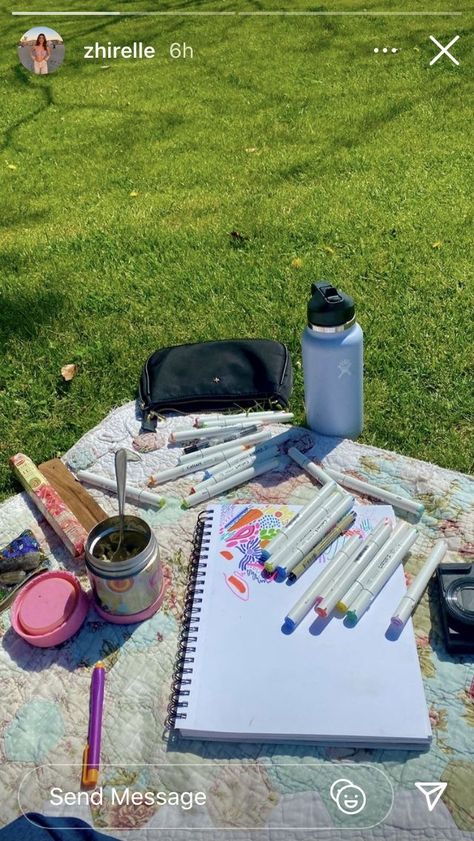 Art Outside Aesthetic, Artist Aesthetic, Art Story, Creative Instagram Stories, Foto Ideas Instagram, Instagram Photo Inspiration, A Picnic, Instagram Inspo, Story Instagram