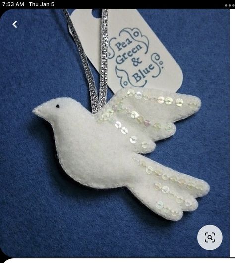 Felt Dove Ornament, Felt Xmas Decorations, Felt Dove, Chrismon Ornaments, Sewn Christmas Ornaments, Felt Birds Ornaments, Dove Ornaments, Felt Crafts Christmas, Felt Christmas Decorations