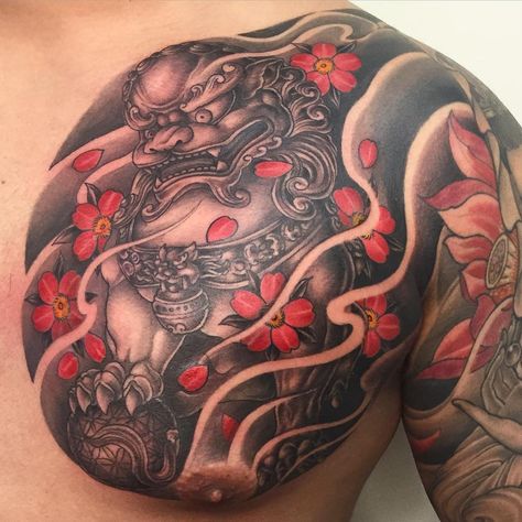 1,252 Likes, 22 Comments - Khuong Nguyen (@khuong_daruma) on Instagram: “#darumaink #chestplate” Neo Traditional Women, Japanese Tattoo Art Draw, Tattoo Design Meaning, Chest Tattoo Japanese, Foo Dog Tattoo Design, Tato 3d, Dragon Dog, Chest Tattoo Drawings, Foo Dog Tattoo