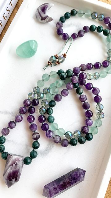 Stone Beads Bracelets, Mala Necklace Diy, Green Aura, Mala Making, Mala Beads Bracelet, Green Apatite, Mala Jewelry, Bead Studio, Mala Bead Necklace