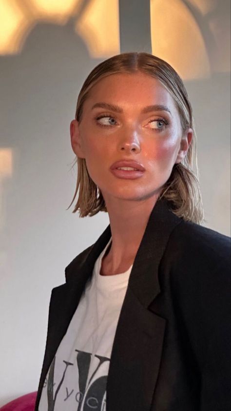 Elsa Hosk Instagram, Bobs Outfit, Elsa Hosk Style, Chin Length Hair, Elsa Hosk, Gisele Bundchen, Hair Setting, Candice Swanepoel, Love Travel