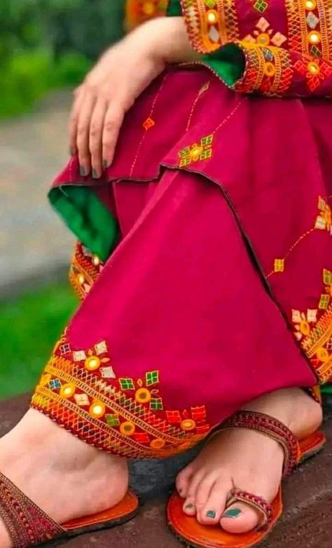 Blochi Design, Trendy Cocktail Dresses, Balochi Dress, Girls Dresses Sewing, Latest Dress Design, Trendy Shirt Designs, Kurti Embroidery Design, Afghan Clothes, Dress Design Patterns